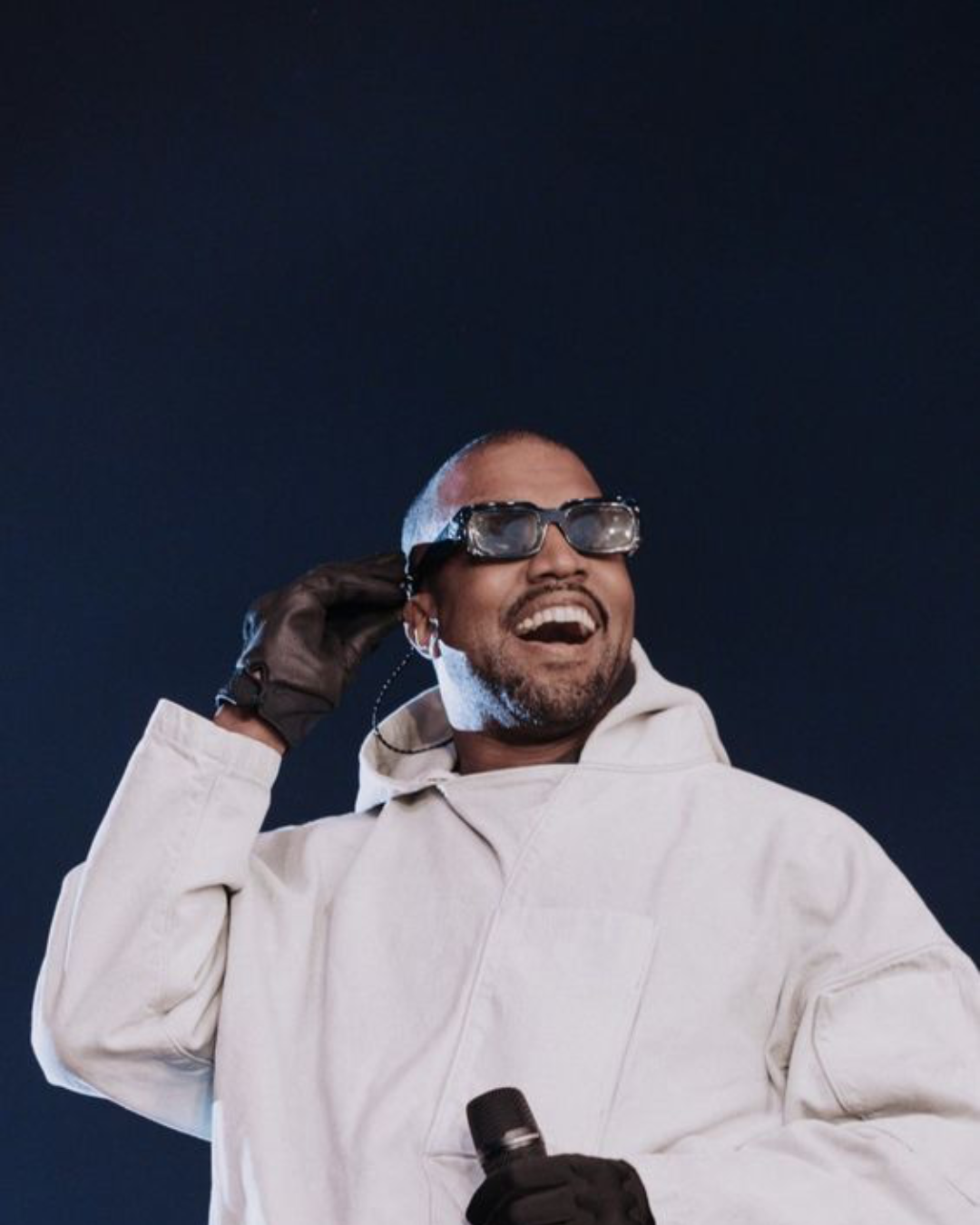 KANYE WEST & SES PROBLÉMATIQUES JURIDIQUES FACE À SON LABEL UNIVERSAL: Publication de l’album “DONDA” sans son consentement !